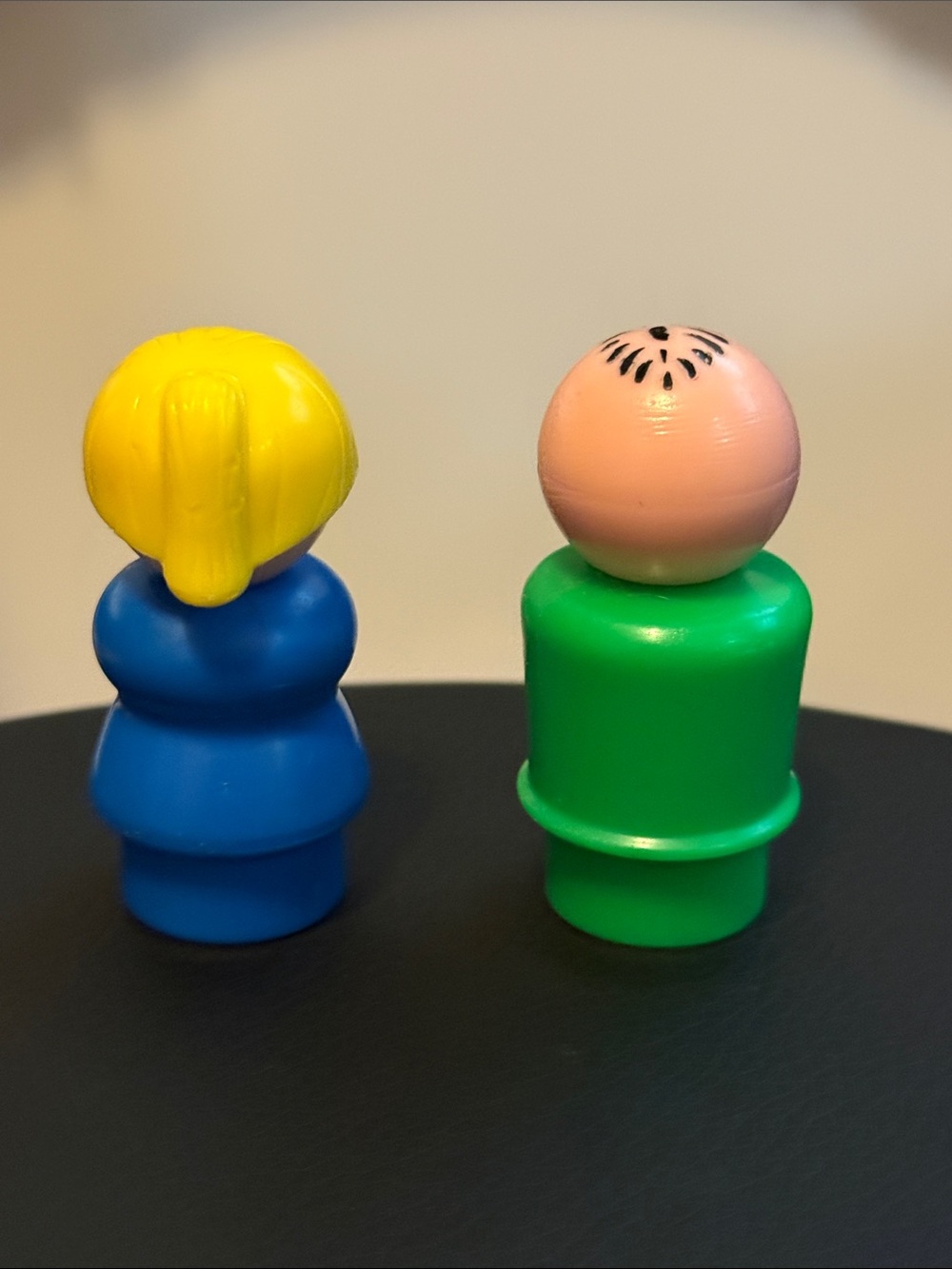 Vintage Fisher-Price Play Family Blue Mom & Green Dad Little People - Picture 3 of 5